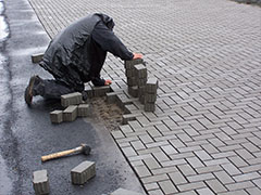 Laying the permeable pavers
